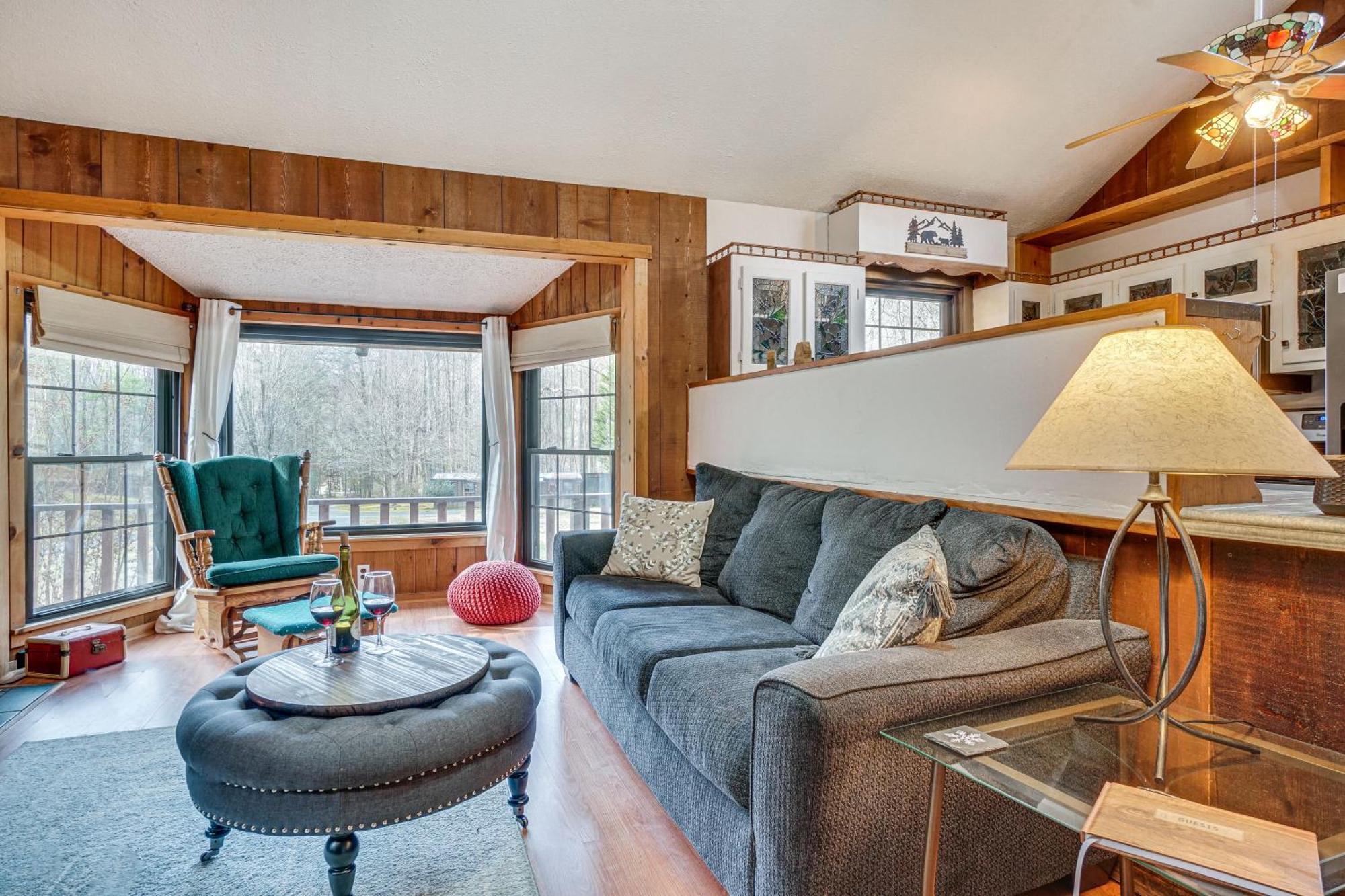 Charming Cabin With Fire Pit And Decks About 7 Mi To Helen Sautee Nacoochee Exterior foto