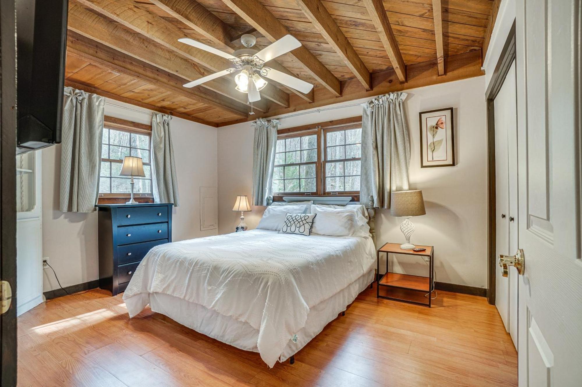 Charming Cabin With Fire Pit And Decks About 7 Mi To Helen Sautee Nacoochee Exterior foto